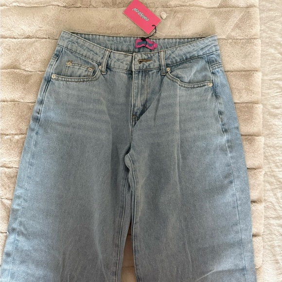 Edikted Raelynn Washed Low Rise Jeans - Picture 4 of 6